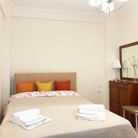 Crimson Suite: 1-Bedroom Apartment In Thessaloniki Exterior foto