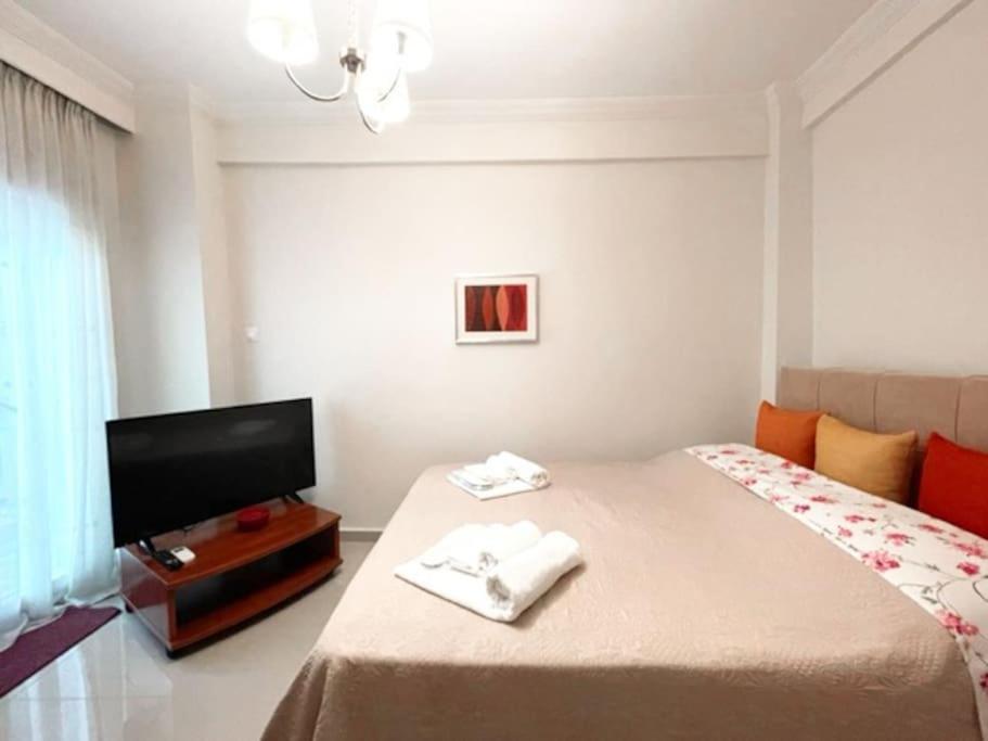 Crimson Suite: 1-Bedroom Apartment In Thessaloniki Exterior foto