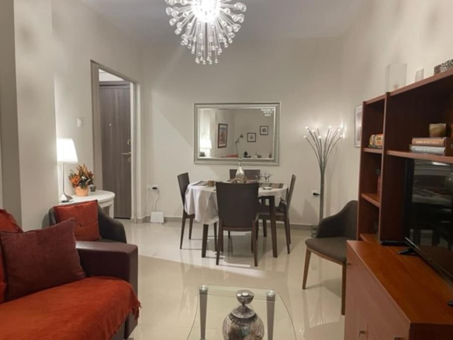 Crimson Suite: 1-Bedroom Apartment In Thessaloniki Exterior foto