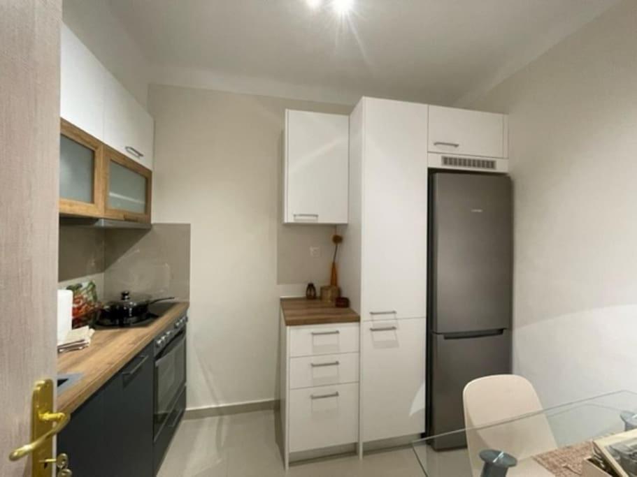 Crimson Suite: 1-Bedroom Apartment In Thessaloniki Exterior foto