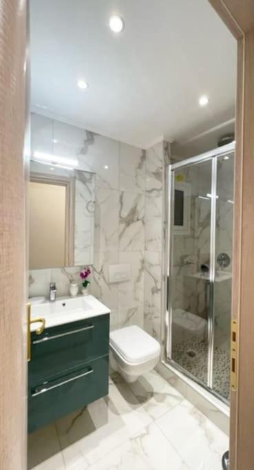 Crimson Suite: 1-Bedroom Apartment In Thessaloniki Exterior foto